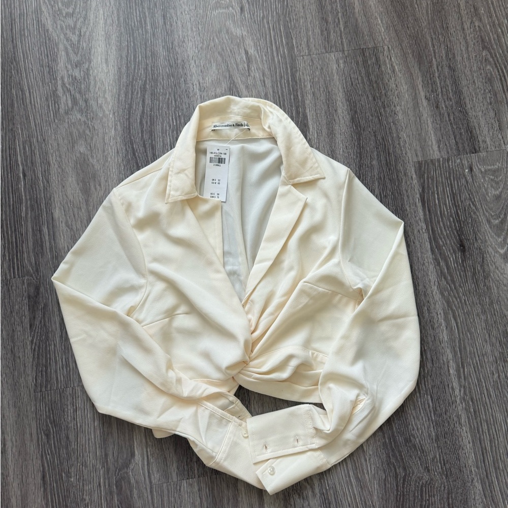 Abercrombie & Fitch cropped color shirt